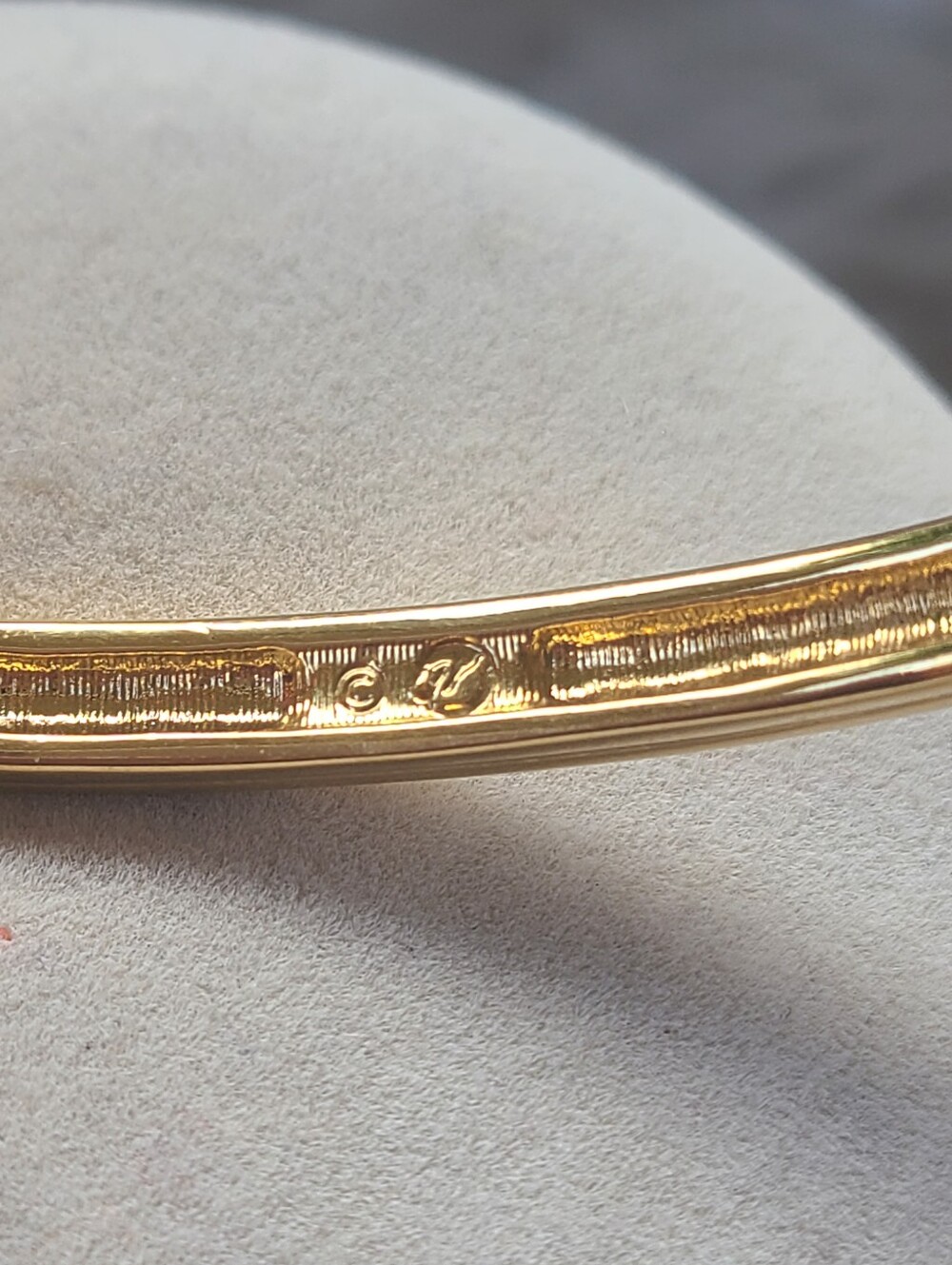 Swarovski Gold Toned Crystal Pavé Bangle Bracelet - Excellent Condition Size S - Picture 4 of 9